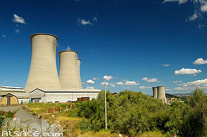 Photo : Usine géothermique, Larderello, Toscane, Italie