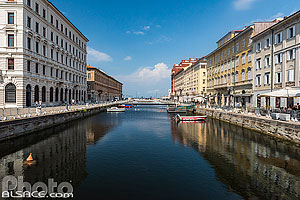 Photo : Grand Canal de Trieste (Canal Grande di Trieste), Trieste, Frioul-Vénétie Julienne, Italie