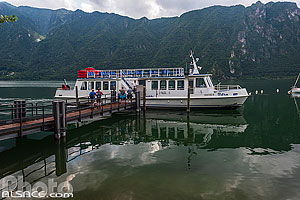 Photo : Bateau sur le lac d'Idro (Lago d'Idro), Anfo, Lombardie, Italie