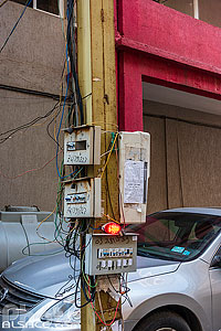 Photo : Disjoncteurs électrique dans une rue de Beyrouth, Liban